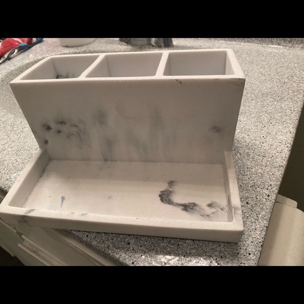 Three restroom items - Picture 3 of 5